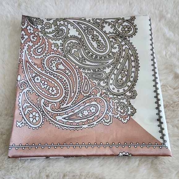 Bandana - Picture 2 of 3